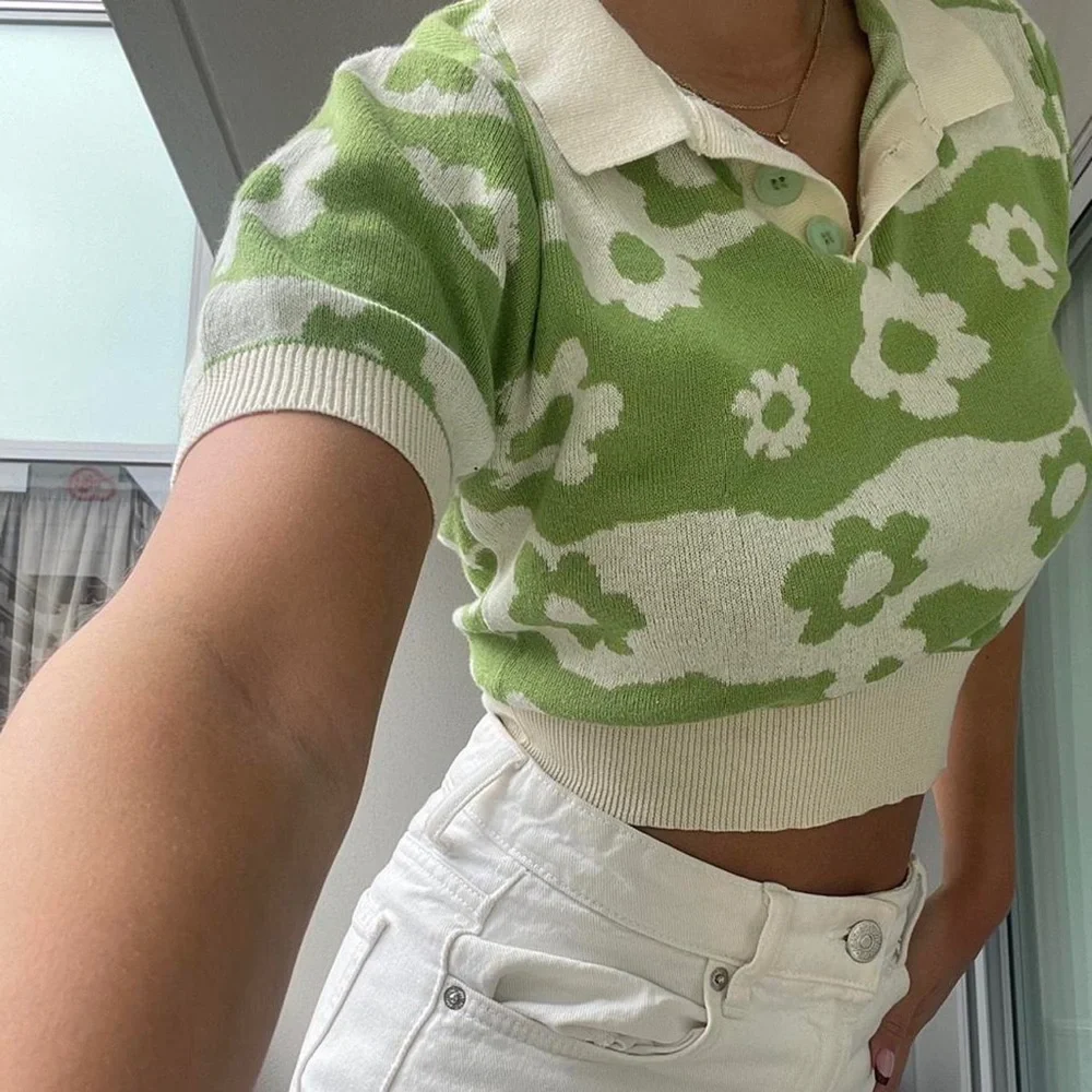 Le Lis Fitted knit Polo retro floral lime green Crop Top - size small